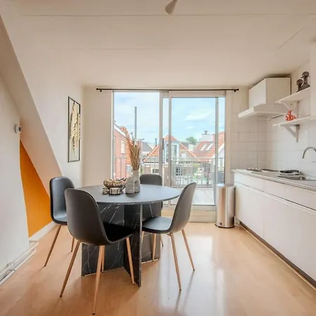 Apartment De Laat